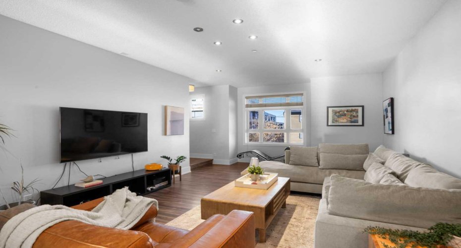 1511 23 Avenue, Calgary, Alberta T2T 0T8, 2 Bedrooms Bedrooms, ,3 BathroomsBathrooms,Residential,For Sale,23,A2278538