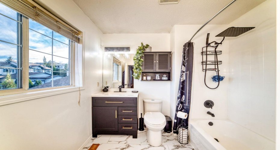 122 Bow Ridge Crescent, Cochrane, Alberta T4C 1V9, 3 Bedrooms Bedrooms, ,3 BathroomsBathrooms,Residential,For Sale,Bow Ridge,A2278590