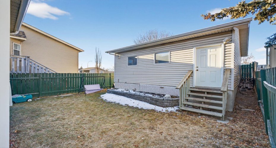 139 Castledale Way, Calgary, Alberta T3J 2A4, 3 Bedrooms Bedrooms, ,2 BathroomsBathrooms,Residential,For Sale,Castledale,A2278900