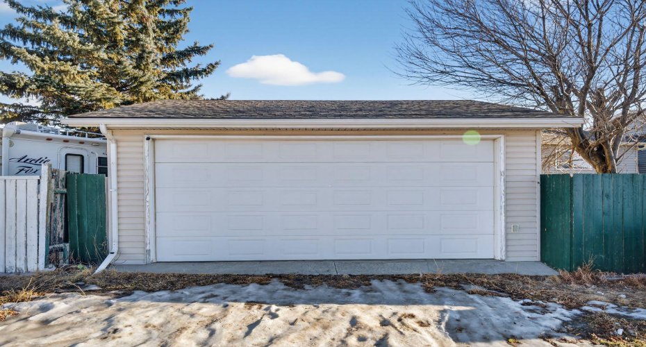 139 Castledale Way, Calgary, Alberta T3J 2A4, 3 Bedrooms Bedrooms, ,2 BathroomsBathrooms,Residential,For Sale,Castledale,A2278900
