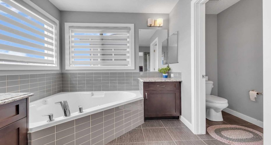 Upper Ensuite