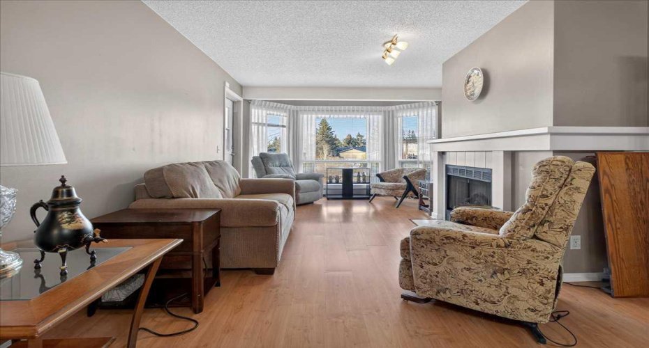 102 Centre Court, Okotoks, Alberta T1S 1Z7, 2 Bedrooms Bedrooms, ,2 BathroomsBathrooms,Residential,For Sale,Centre,A2279063