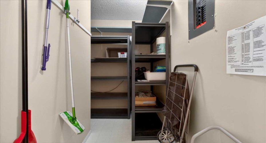 102 Centre Court, Okotoks, Alberta T1S 1Z7, 2 Bedrooms Bedrooms, ,2 BathroomsBathrooms,Residential,For Sale,Centre,A2279063