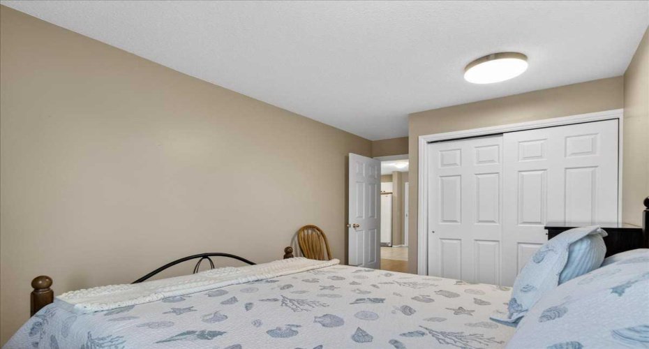 102 Centre Court, Okotoks, Alberta T1S 1Z7, 2 Bedrooms Bedrooms, ,2 BathroomsBathrooms,Residential,For Sale,Centre,A2279063