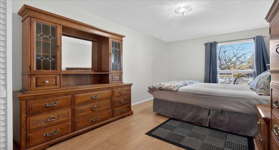 102 Centre Court, Okotoks, Alberta T1S 1Z7, 2 Bedrooms Bedrooms, ,2 BathroomsBathrooms,Residential,For Sale,Centre,A2279063