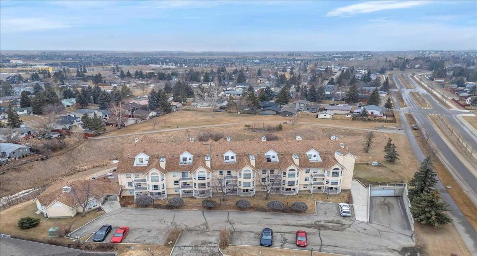 102 Centre Court, Okotoks, Alberta T1S 1Z7, 2 Bedrooms Bedrooms, ,2 BathroomsBathrooms,Residential,For Sale,Centre,A2279063