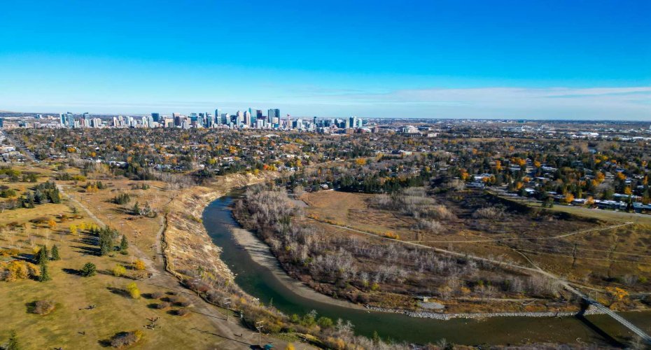 4023 16A Street, Calgary, Alberta T2T 4L1, 5 Bedrooms Bedrooms, ,5 BathroomsBathrooms,Residential,For Sale,16A,A2245329