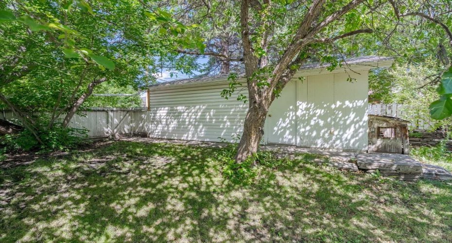 single detached garage   -Summer photo