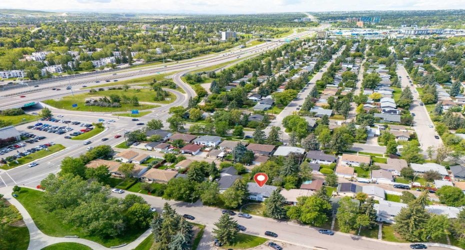 easy access to freeway , shops ,