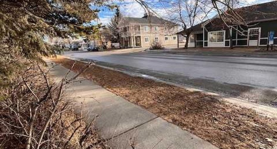 220 First Street, Cochrane, Alberta T4C1Z3, 4 Bedrooms Bedrooms, ,1 BathroomBathrooms,Residential,For Sale,First,A2279789