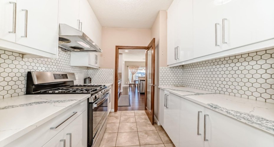 108 Seagreen Lane, Chestermere, Alberta T1X0E8, 5 Bedrooms Bedrooms, ,4 BathroomsBathrooms,Residential,For Sale,Seagreen,A2279964