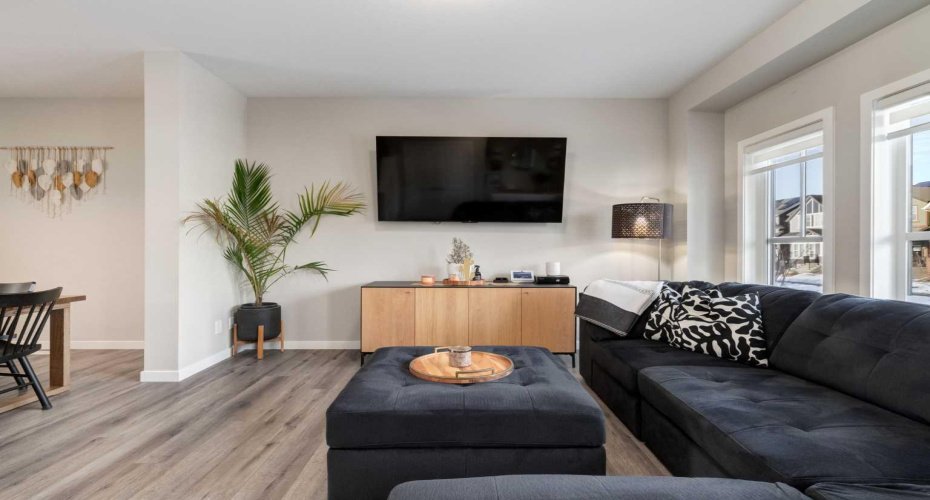 577 Masters Road, Calgary, Alberta T3M 2W3, 4 Bedrooms Bedrooms, ,4 BathroomsBathrooms,Residential,For Sale,Masters,A2278769