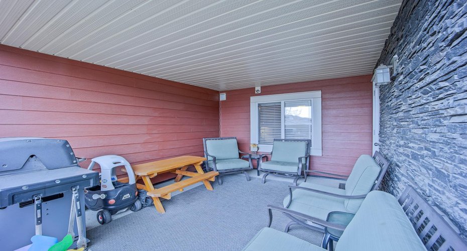 81 Legacy Boulevard, Calgary, Alberta T2X 2B9, 3 Bedrooms Bedrooms, ,2 BathroomsBathrooms,Residential,For Sale,Legacy,A2275721