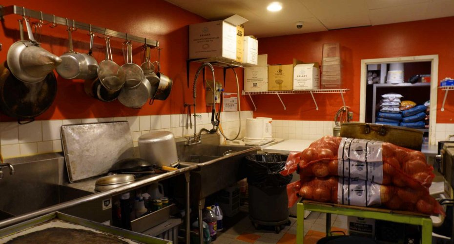 2128 Crowchild Trail, Calgary, Alberta T2M 3Y7, ,Commercial,For Lease,Hilton Plaza,Crowchild,A2279345