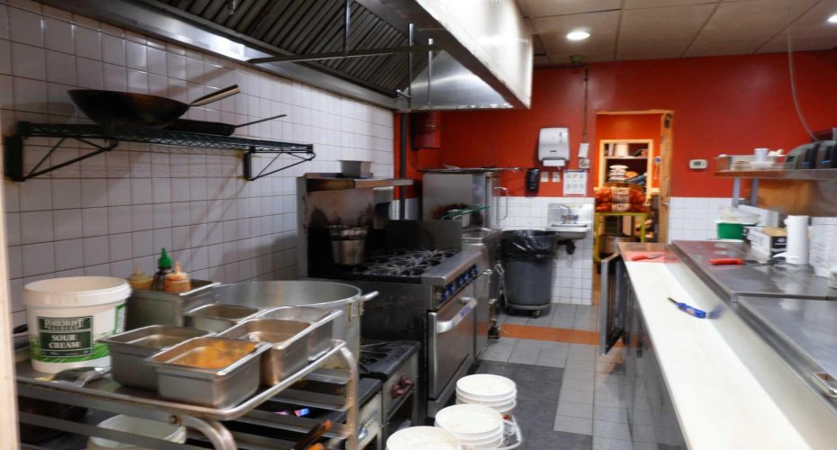 2128 Crowchild Trail, Calgary, Alberta T2M 3Y7, ,Commercial,For Lease,Hilton Plaza,Crowchild,A2279345