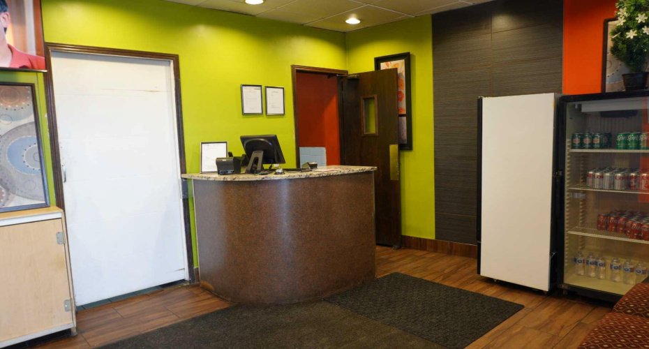 2128 Crowchild Trail, Calgary, Alberta T2M 3Y7, ,Commercial,For Lease,Hilton Plaza,Crowchild,A2279345