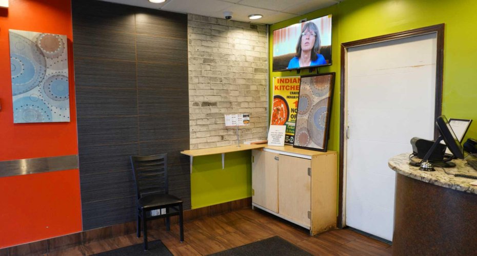 2128 Crowchild Trail, Calgary, Alberta T2M 3Y7, ,Commercial,For Lease,Hilton Plaza,Crowchild,A2279345