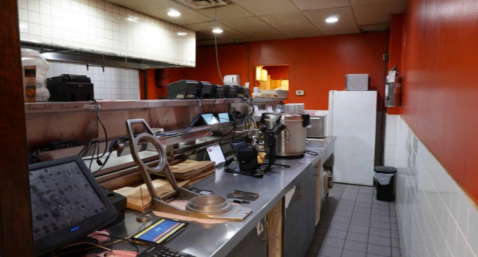 2128 Crowchild Trail, Calgary, Alberta T2M 3Y7, ,Commercial,For Lease,Hilton Plaza,Crowchild,A2279345