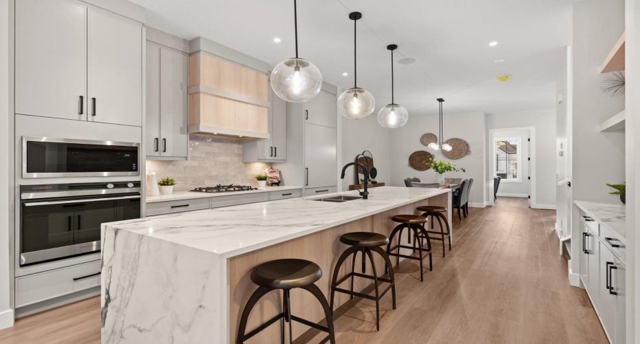 2528 7 Avenue, Calgary, Alberta T2N 1A4, 4 Bedrooms Bedrooms, ,4 BathroomsBathrooms,Residential,For Sale,7,A2280046