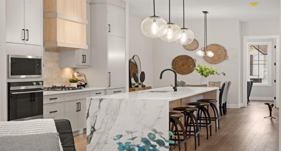 2528 7 Avenue, Calgary, Alberta T2N 1A4, 4 Bedrooms Bedrooms, ,4 BathroomsBathrooms,Residential,For Sale,7,A2280046