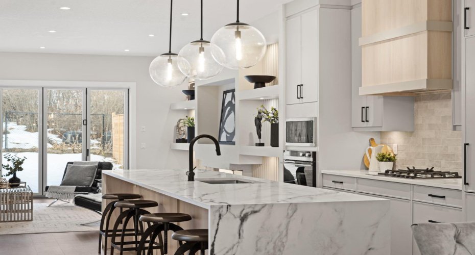 2528 7 Avenue, Calgary, Alberta T2N 1A4, 4 Bedrooms Bedrooms, ,4 BathroomsBathrooms,Residential,For Sale,7,A2280046