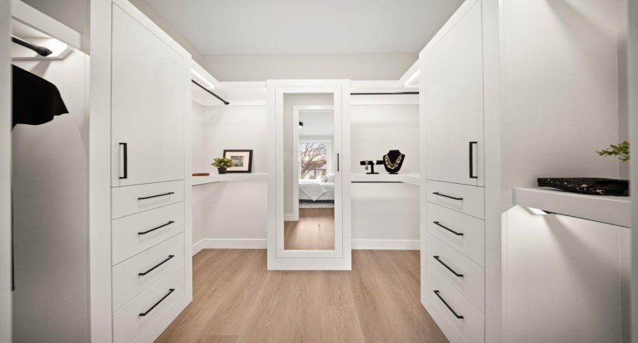 2528 7 Avenue, Calgary, Alberta T2N 1A4, 4 Bedrooms Bedrooms, ,4 BathroomsBathrooms,Residential,For Sale,7,A2280046