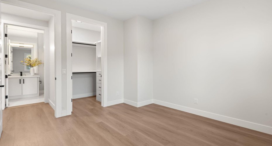 2528 7 Avenue, Calgary, Alberta T2N 1A4, 4 Bedrooms Bedrooms, ,4 BathroomsBathrooms,Residential,For Sale,7,A2280046