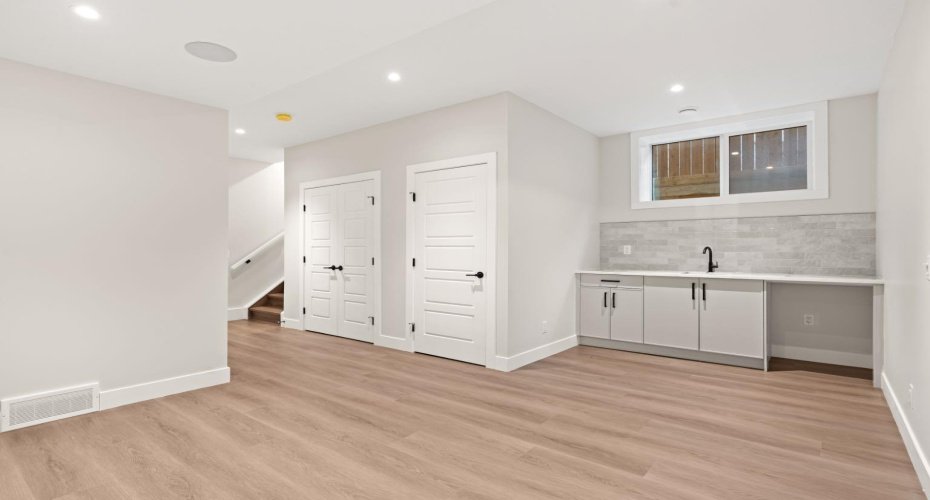 2528 7 Avenue, Calgary, Alberta T2N 1A4, 4 Bedrooms Bedrooms, ,4 BathroomsBathrooms,Residential,For Sale,7,A2280046