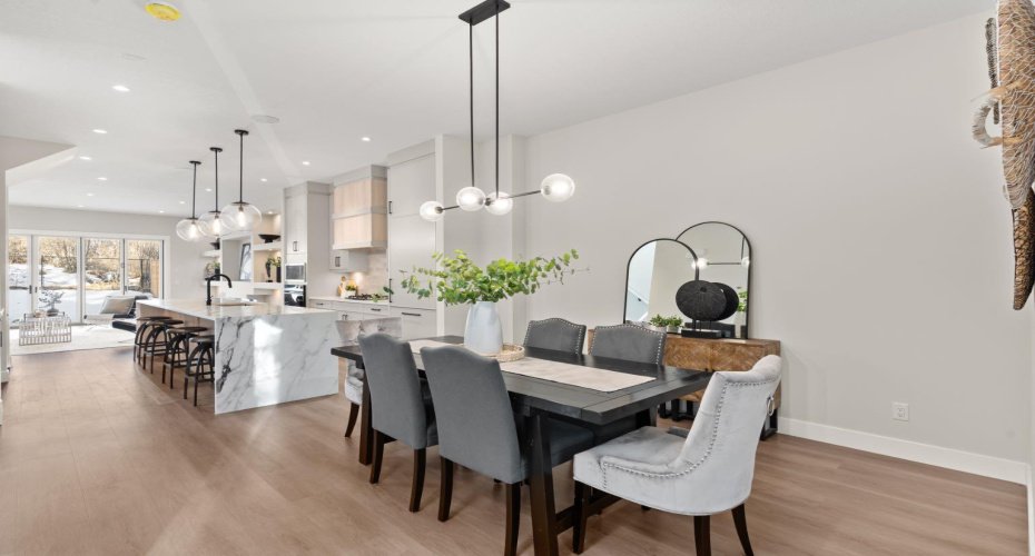 2528 7 Avenue, Calgary, Alberta T2N 1A4, 4 Bedrooms Bedrooms, ,4 BathroomsBathrooms,Residential,For Sale,7,A2280046