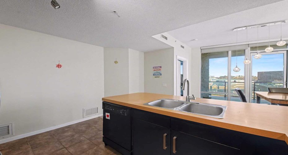 1410 1 Street, Calgary, Alberta T2G 5T5, 2 Bedrooms Bedrooms, ,2 BathroomsBathrooms,Residential,For Sale,1,A2280125