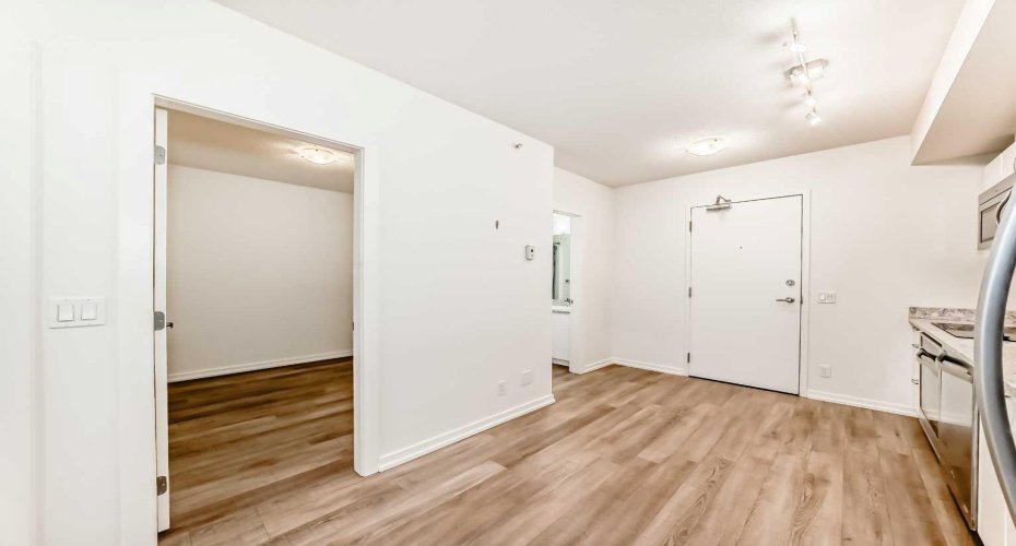 450 8 Avenue, Calgary, Alberta T2G 1T2, 2 Bedrooms Bedrooms, ,1 BathroomBathrooms,Residential,For Sale,8,A2280415