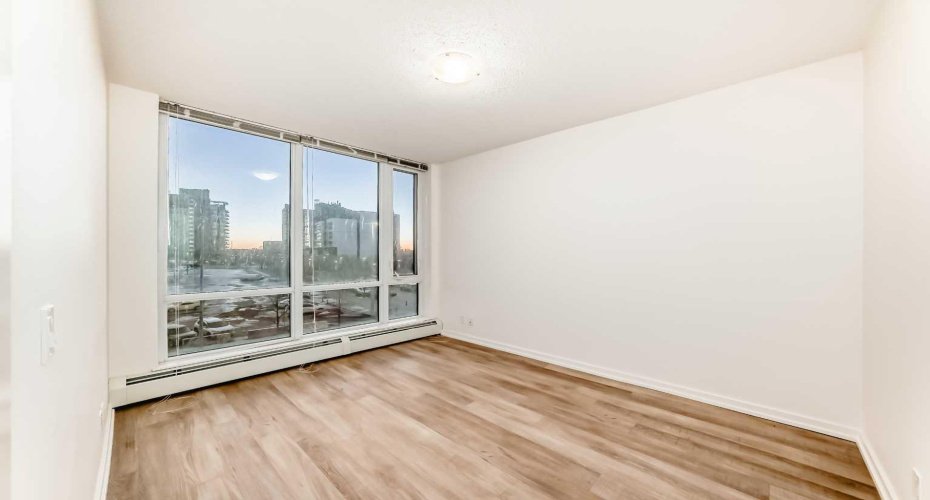 450 8 Avenue, Calgary, Alberta T2G 1T2, 2 Bedrooms Bedrooms, ,1 BathroomBathrooms,Residential,For Sale,8,A2280415