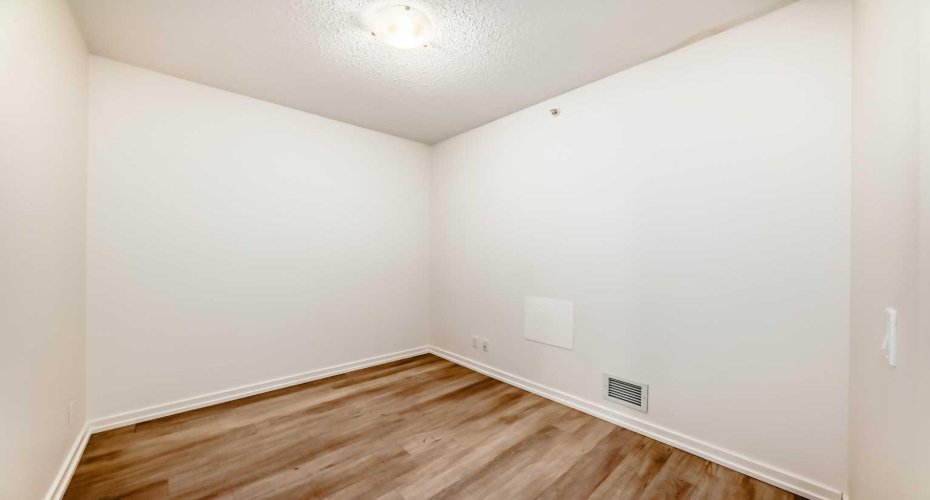 450 8 Avenue, Calgary, Alberta T2G 1T2, 2 Bedrooms Bedrooms, ,1 BathroomBathrooms,Residential,For Sale,8,A2280415