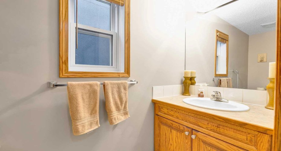 132 Saddletree Close, Calgary, Alberta T3J 5J1, 3 Bedrooms Bedrooms, ,3 BathroomsBathrooms,Residential,For Sale,Saddletree,A2278465
