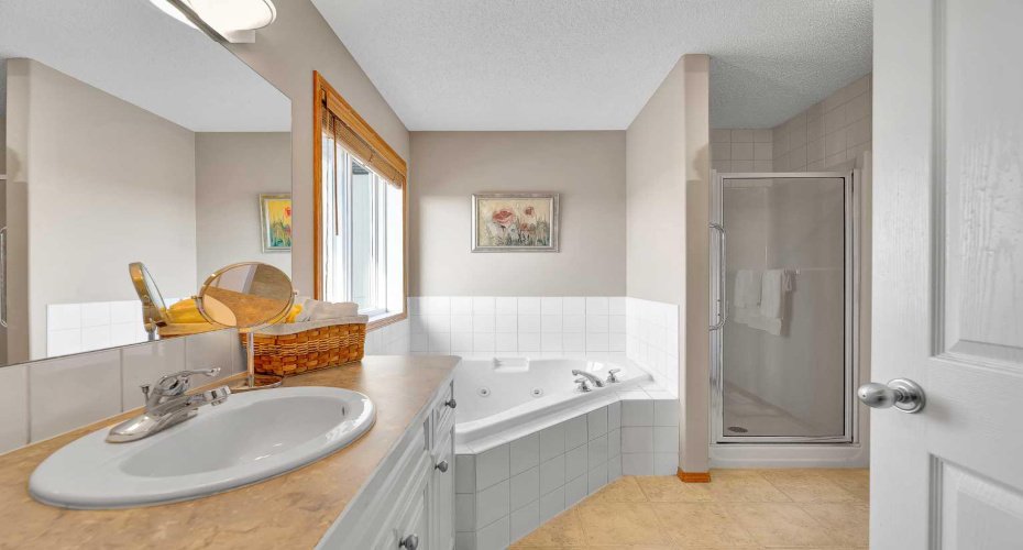 132 Saddletree Close, Calgary, Alberta T3J 5J1, 3 Bedrooms Bedrooms, ,3 BathroomsBathrooms,Residential,For Sale,Saddletree,A2278465