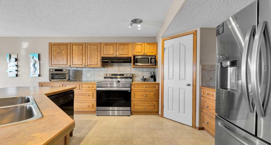 132 Saddletree Close, Calgary, Alberta T3J 5J1, 3 Bedrooms Bedrooms, ,3 BathroomsBathrooms,Residential,For Sale,Saddletree,A2278465