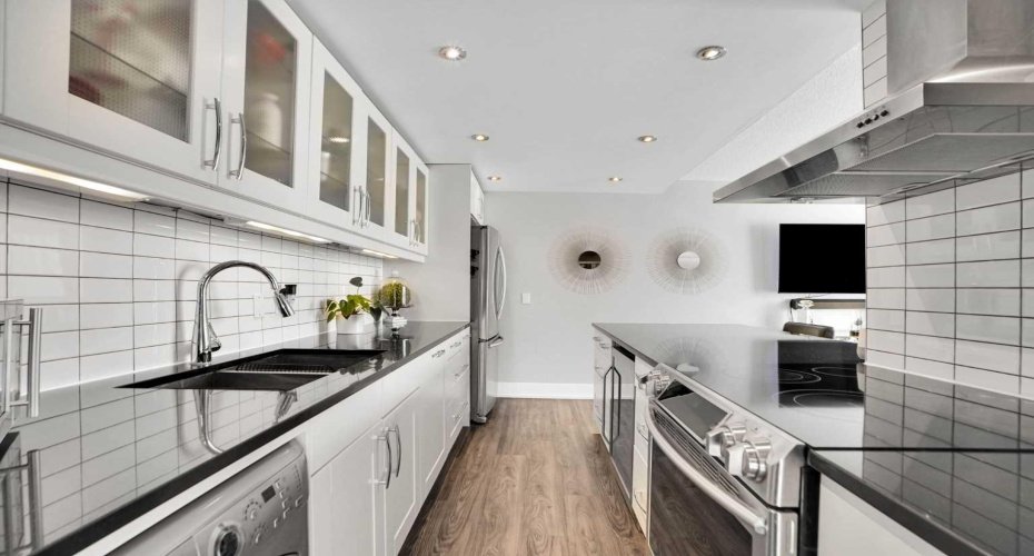 1111 15 Avenue, Calgary, Alberta t2r0s8, 2 Bedrooms Bedrooms, ,1 BathroomBathrooms,Residential,For Sale,15,A2280082