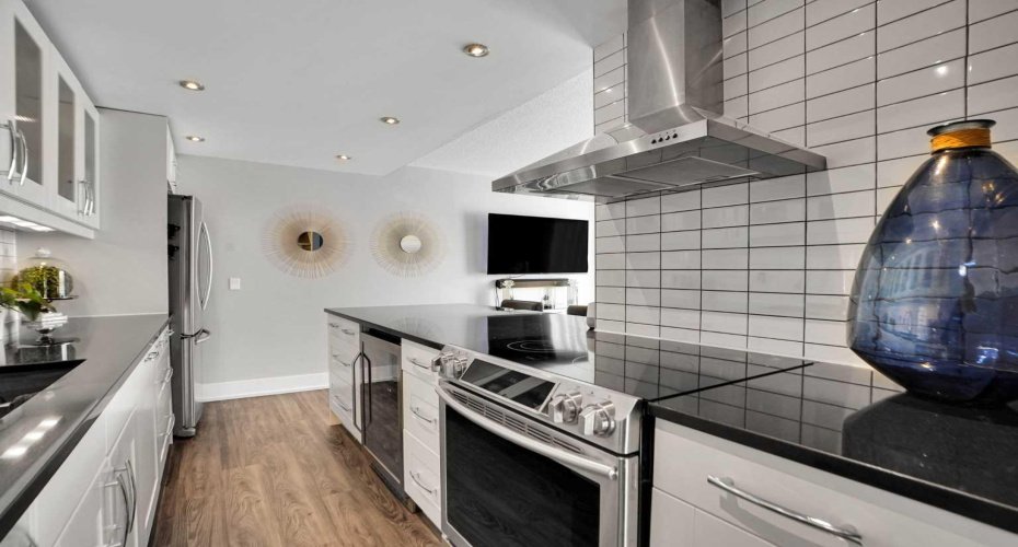 1111 15 Avenue, Calgary, Alberta t2r0s8, 2 Bedrooms Bedrooms, ,1 BathroomBathrooms,Residential,For Sale,15,A2280082