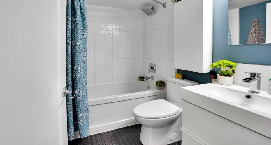 1111 15 Avenue, Calgary, Alberta t2r0s8, 2 Bedrooms Bedrooms, ,1 BathroomBathrooms,Residential,For Sale,15,A2280082