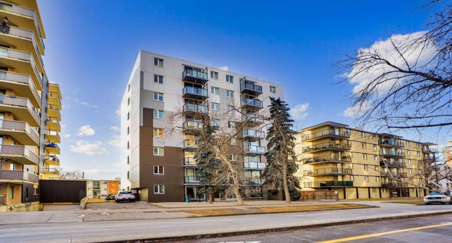 1111 15 Avenue, Calgary, Alberta t2r0s8, 2 Bedrooms Bedrooms, ,1 BathroomBathrooms,Residential,For Sale,15,A2280082