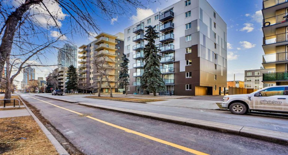 1111 15 Avenue, Calgary, Alberta t2r0s8, 2 Bedrooms Bedrooms, ,1 BathroomBathrooms,Residential,For Sale,15,A2280082