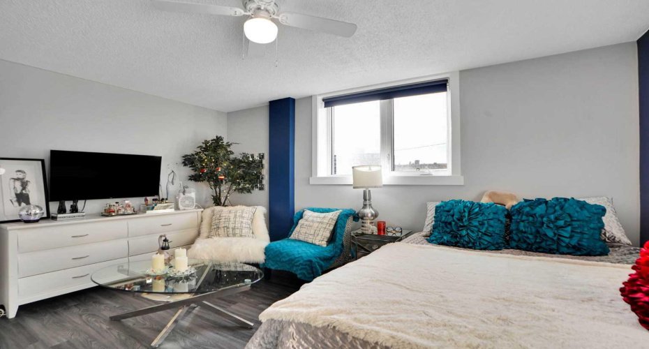 1111 15 Avenue, Calgary, Alberta t2r0s8, 2 Bedrooms Bedrooms, ,1 BathroomBathrooms,Residential,For Sale,15,A2280082