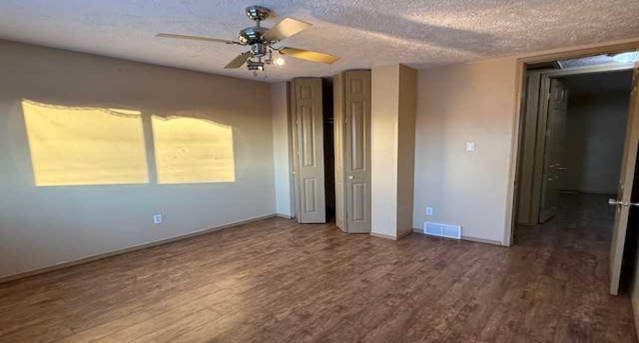 10323 98 Avenue, High Level, Alberta T0H 1Z0, 4 Bedrooms Bedrooms, ,3 BathroomsBathrooms,Residential,For Sale,98,A2275053
