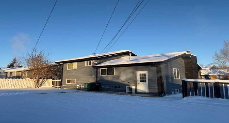 10323 98 Avenue, High Level, Alberta T0H 1Z0, 4 Bedrooms Bedrooms, ,3 BathroomsBathrooms,Residential,For Sale,98,A2275053