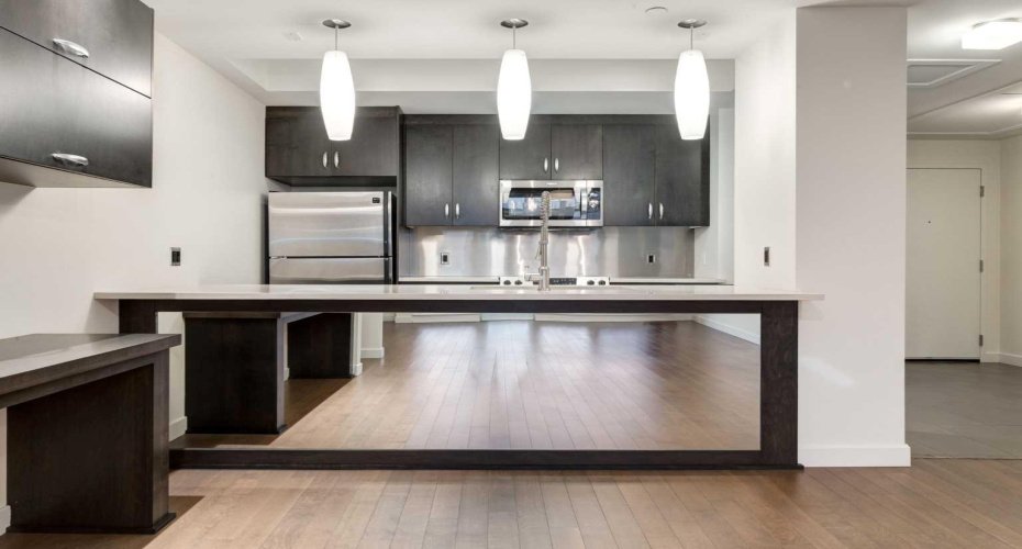530 12 Avenue, Calgary, Alberta T2R0B1, 1 Bedroom Bedrooms, ,2 BathroomsBathrooms,Residential,For Sale,12,A2278918