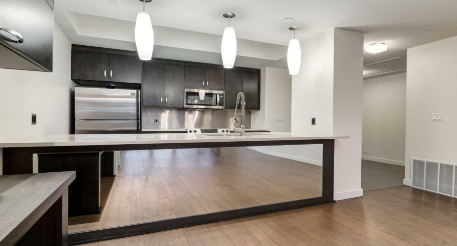 530 12 Avenue, Calgary, Alberta T2R0B1, 1 Bedroom Bedrooms, ,2 BathroomsBathrooms,Residential,For Sale,12,A2278918