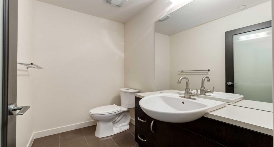 530 12 Avenue, Calgary, Alberta T2R0B1, 1 Bedroom Bedrooms, ,2 BathroomsBathrooms,Residential,For Sale,12,A2278918