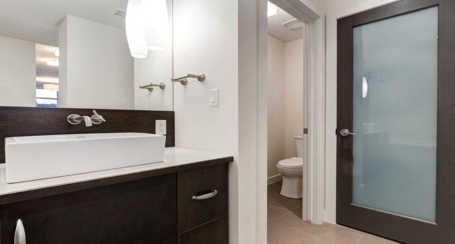 530 12 Avenue, Calgary, Alberta T2R0B1, 1 Bedroom Bedrooms, ,2 BathroomsBathrooms,Residential,For Sale,12,A2278918