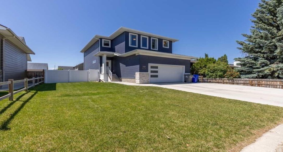 4889 7th Street, Claresholm, Alberta T0L 0T0, 3 Bedrooms Bedrooms, ,3 BathroomsBathrooms,Residential,For Sale,7th,A2280289