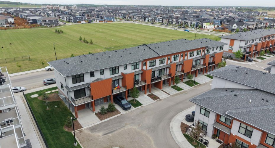 400 belmont Street, Calgary, Alberta T2X4C1, 2 Bedrooms Bedrooms, ,2 BathroomsBathrooms,Residential,For Sale,belmont,A2280708